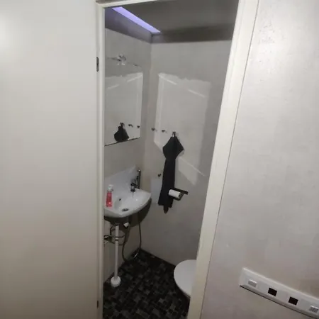 3 Bedrooms House With Garden *