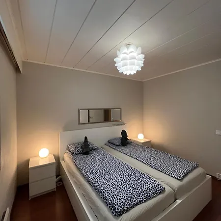 3 Bedrooms House With Garden Apartment *